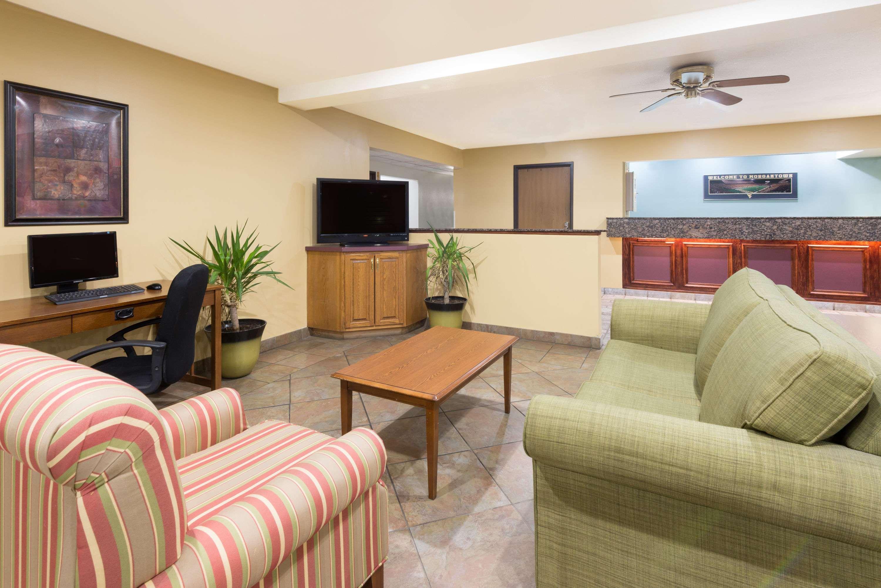 Super 8 By Wyndham Morgantown Hotel Luaran gambar